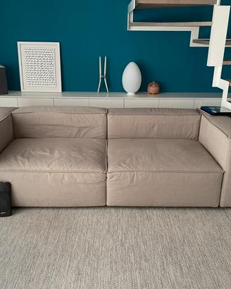 Divano moderno di design con pouff