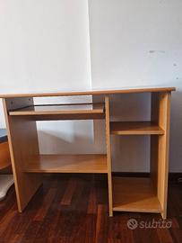 scrivania porta pc