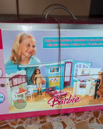 Casa di Barbie con arredamento realistico