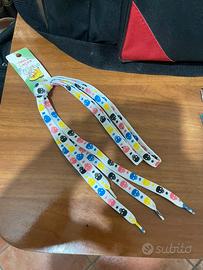 Lacci per scarpe con teschi colorati