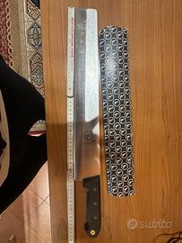 Oppure è un coltello da formaggio duro o da lavoro