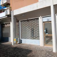 Vendessi locale commerciale