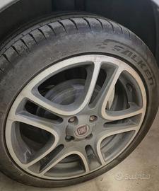 Pneumatici e cerchi in lega 17"originali