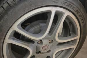 Pneumatici e cerchi in lega 17"originali