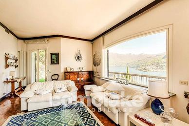 Villa di 212 m² con più di 5 locali e box auto dop