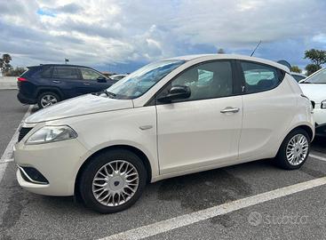Lancia ypsilon 2016