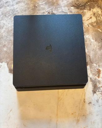 PlayStation 4 slim 1TB + controller + 2 giochi