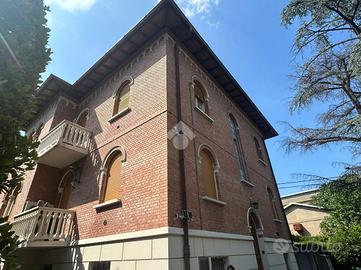 4 LOCALI A MODENA