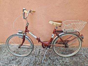 bici da donna con cestino e fanali funzionanti