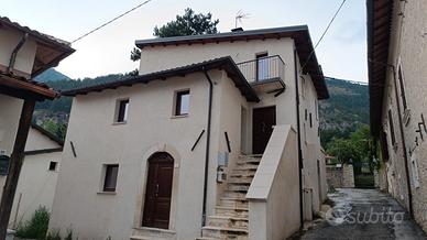 Casa antisismica su 3 livelli con cantina