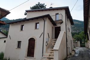 Casa antisismica su 3 livelli con cantina