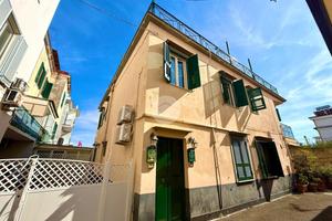 2 LOCALI A NAPOLI