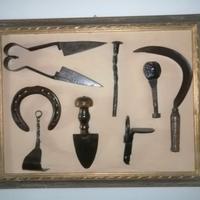 quadri con oggetti  vecchi