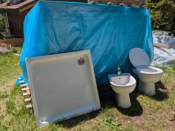 piatto doccia, lavandino, wc, bidet tutto ceramica