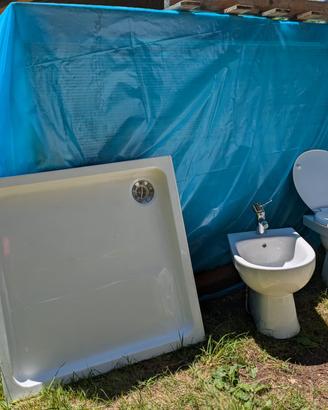 piatto doccia, lavandino, wc, bidet tutto ceramica