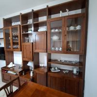 Parete tv, tavolo e sedie in arte povera