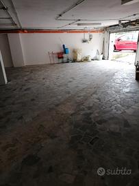 Via Bartolo longo locale uso deposito di Ca 100 mq