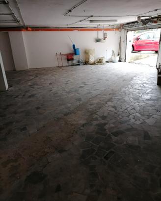 Via Bartolo longo locale uso deposito di Ca 100 mq