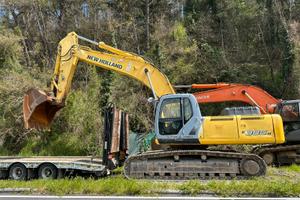 Escavatore New Holland 385 B anno 2008