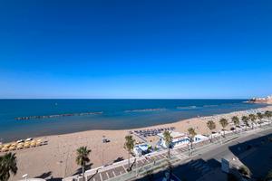 V. Cristoforo Colombo-64mq fronte mare con balcone