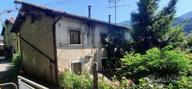 Immobile in asta di 271 m² con più di 5 locali a V