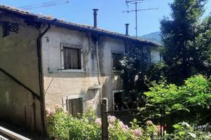 Immobile in asta di 271 m² con più di 5 locali a V
