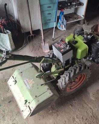 Motocoltivatore con accensione a batteria