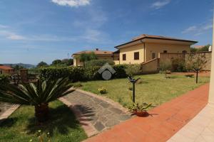 VILLA A SCHIERA A PISCIOTTA