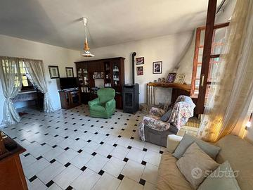 Villetta Capo Schiera con Box Auto e Giardino