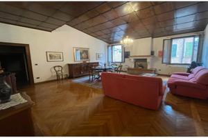 Ferrara - Appartamento centralissimo con posto aut