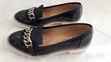 Scarpe in vernice blu