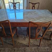 tavolo in legno e piano in marmo