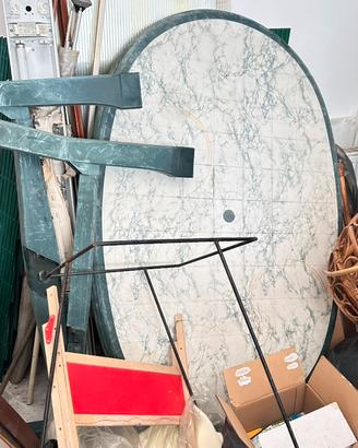 tavolo con 6 sedie in plastica da giardino