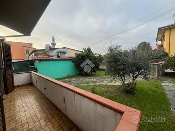 CASA INDIPENDENTE A MASSAROSA