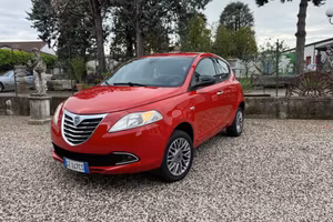 Lancia Ypsilon 0.9 TwinAir 85 CV 5 porte Metano Ec