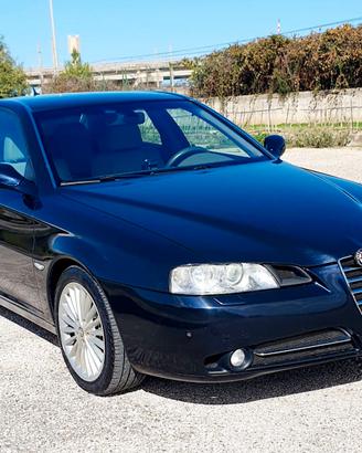 Autovettura in eccellente stato originale.