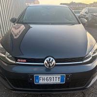 Volkswagen Golf GTD CERCHI 19 COCKPIT