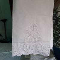 5 asciugamani in puro lino ricamati e rintagliati