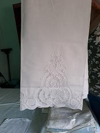 5 asciugamani in puro lino ricamati e rintagliati