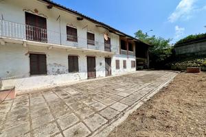 CASA SEMINDIPENDENTE A ALBUGNANO