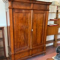 Armadio in legno antico