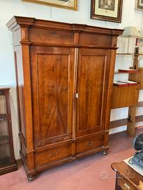 Armadio in legno antico
