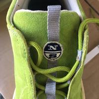 Scarpe di colore verde messe poche volte