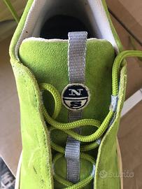 Scarpe di colore verde messe poche volte