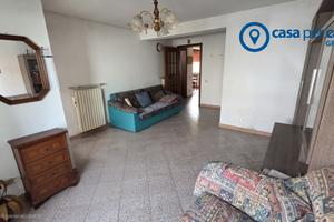 CASA A SCHIERA CON GARAGE E SCOPERTO
