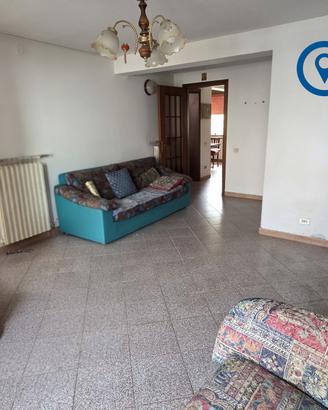 CASA A SCHIERA CON GARAGE E SCOPERTO