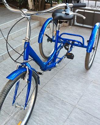 triciclo nuovo, mai utilizzato ,