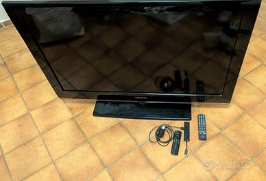 TV Samsung 40"+ Stick Amazon e telecomandi