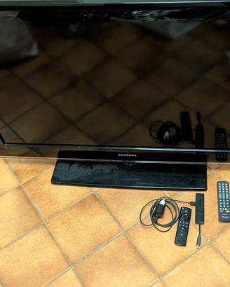 TV Samsung 40"+ Stick Amazon e telecomandi