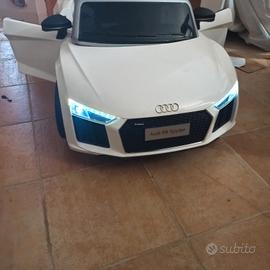 macchina elettrica bambini audi con radiocomando. 
